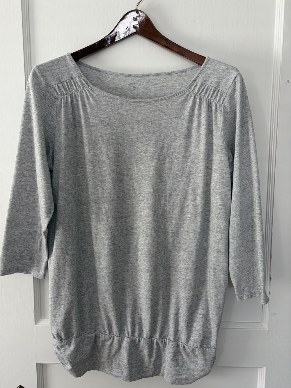 GARNET HILL Pima CottonLight Heather Gray Boatneck 3/4 Sleeve Banded Hem Top.Med